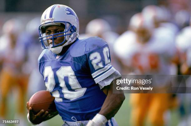 Running back Barry Sanders of the Detroit Lions carries the ball against the Tampa Bay Buccaneers in an undated game at Tampa Stadium in Tampa,...