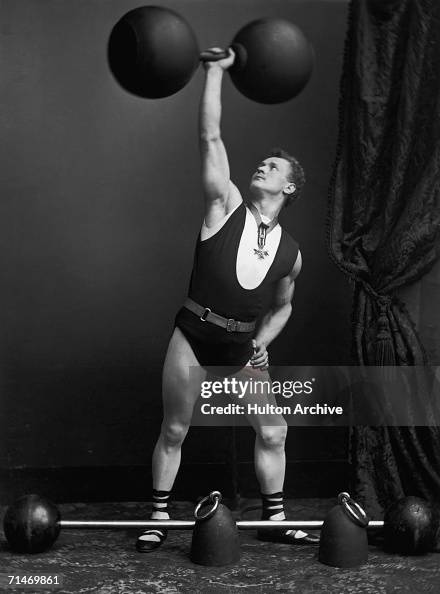 First Ever Bodybuilder German strong-man Eugene Sandow lifting weights, circa 1895. News Photo ...