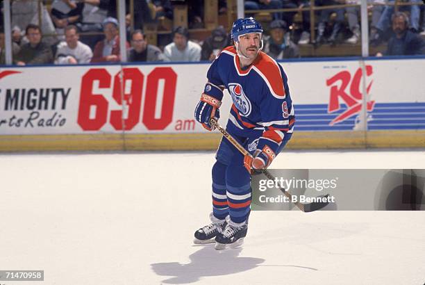 Canadian professional ice hockey player Glenn Anderson of the Edmonton Oilers skates on the ice during a road game against the Los Angeles Kings, Los...