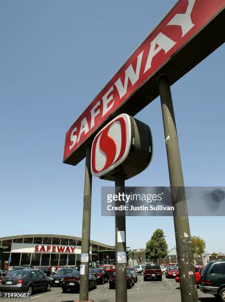 Sign is seen in front of a Safeway grocery store July 20, 2006 in San Francisco. Safeway Inc., the nation's third largest grocery store chain,...