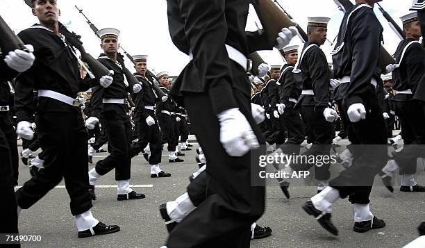 Colombian Navies march during the Independence Day Parade 20 July, 2006 in Bogota. AFP PHOTO/ Alejandra VEGA