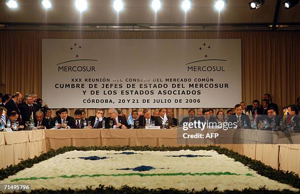 Vista general de la reunion de presidentes de la XXX Cumbre del Mercosur, en Cordoba, Argentina, el 21 de julio de 2006. Los Estados Parte del...