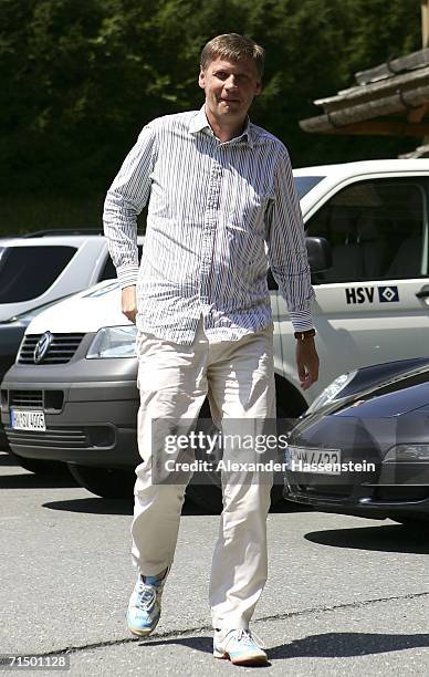 German TV presenter Guenther Jauch arrives at the Wedding party of Heidi and Franz Beckenbauer at the Hotel Stanglwirt on July 22, 2006 in Going near...