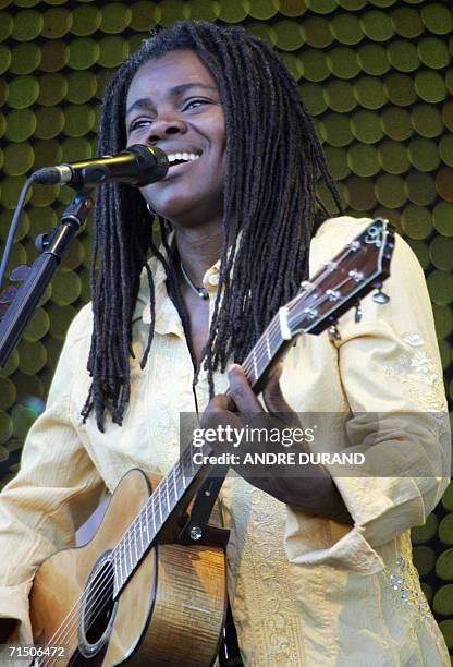 Carhaix-Plouguer, FRANCE: US singer Tracy Chapman performs during the 15th edition of the Vieilles Charrues Music Festival, 23 July 2006 in...