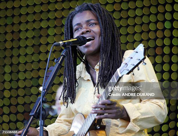 Carhaix-Plouguer, FRANCE: US singer Tracy Chapman performs during the 15th edition of the Vieilles Charrues Music Festival, 23 July 2006 in...