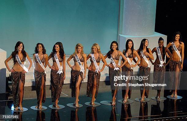 Top ten finalists: Miss Paraguay Fatimih Davila, Miss Colombia Valerie Dominguez, Miss Mexico Priscila Perales, Miss Switzerland Lauriane Gillieron,...