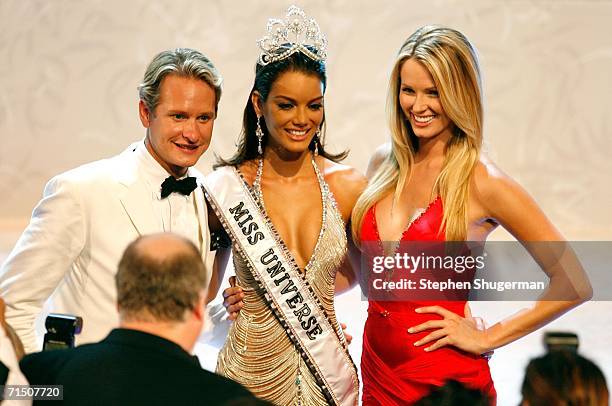 Miss Puerto Rico Zuleyka Rivera Mendoza poses with Carson Kressley and former Miss USA Shandi Finnessey on stage after being named Miss Universe...