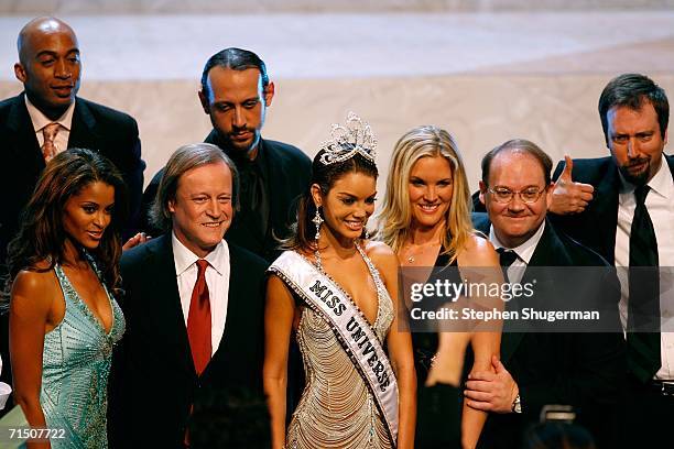 Miss Puerto Rico Zuleyka Rivera Mendoza poses with judges James Lesure , Santino Rice , model Claudia Jordan, fashion photographer Patrick McMullan,...
