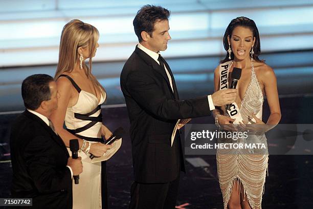 Los Angeles, UNITED STATES: Miss Puerto Rico Zuleyka Rivera answers a question during the 55th Miss Universe pageant in Los Angeles, 23 July 2006....