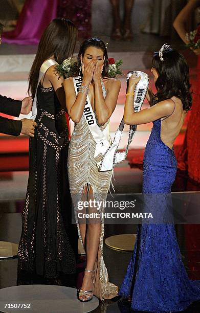 Los Angeles, UNITED STATES: Miss Puerto Rico Zuleyka Rivera Mendoza reacts after being crowned Miss Universe 2006 in Los Angeles, 23 July 2006....