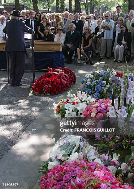 Rabbi Josy Eisenberg gives a speech during the funeral of French director Gerard Oury, 24 July 2006 at the Montparnasse cemetery in Paris. Gerard...