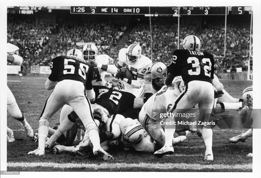 1976 AFC Divisional Playoff: New England Patriots v Oakland Raiders