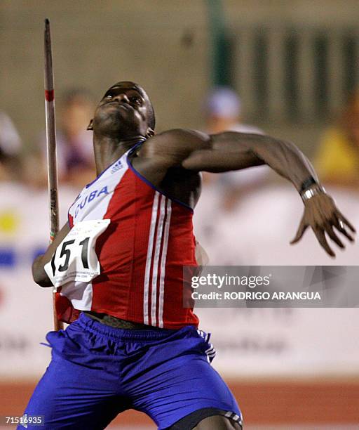 Guillermo Martinez de Cuba compite en lanzamiento de jabalina, durante los XX Juegos Centroamericanos y del Caribe el 25 de julio de 2006, en la...