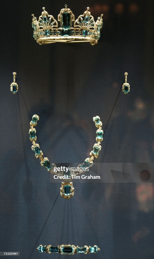 Queen Elizabeth II Dresses & Jewels Exhibition