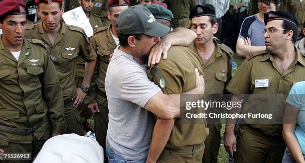 Yiftach Ramon 26 Paratrooper Yiftach Shrayer Photos & High Res Pictures - Getty Images