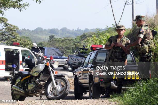 Soldados del Ejercito de Guatemala montan patrullajes conjuntamente con la Policia Nacional Civil en la carretera que de Guatemala comunica con El...