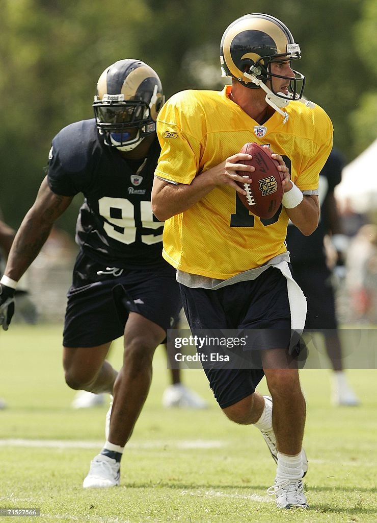 Anythony Rams Marc Bulger of the St. Louis Rams scrambles as Anthony Hargrove... News ...