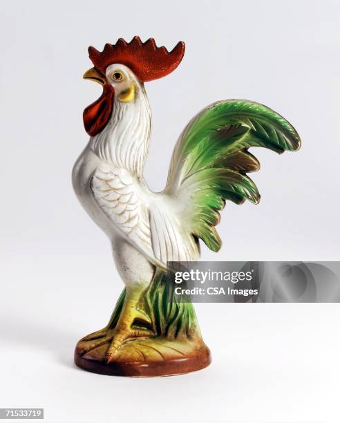 plastic rooster figurine - kitsch fotografías e imágenes de stock