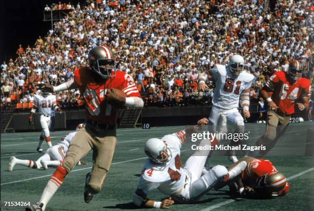 Cornerback Jimmy Johnson of the San Francisco 49ers returns an interception against the St. Louis Cardinals at Candlestick Park on October 6, 1974 in...