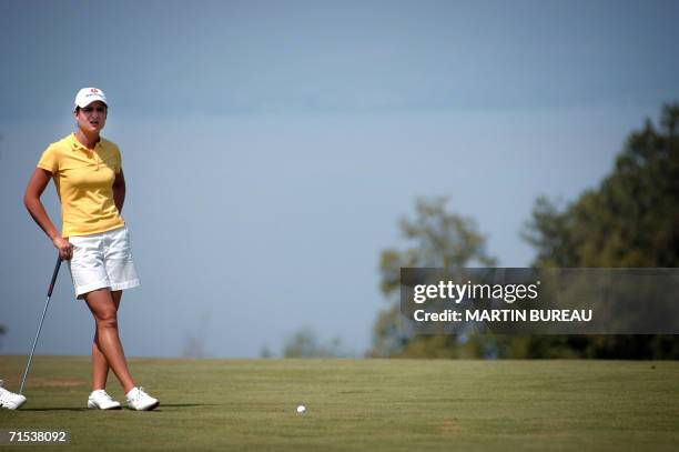 Evian-les-Bains, FRANCE: Mexican Lorena Ochoa concentrates before playing out of the fairway, 29 July 2006 in Evian-Les-Bains, central eastern...