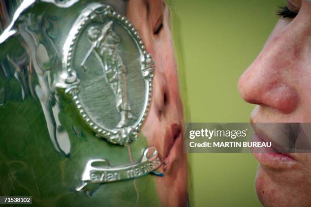 Evian-les-Bains, FRANCE: Australian Karrie Webb kisses her trophy, 29 July 2006 in Evian-Les-Bains, central eastern France, on the last of the four...