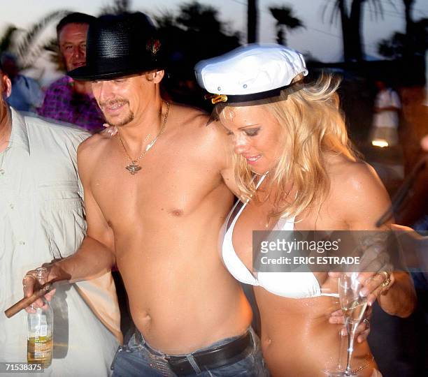 Canadian actress Pamela Anderson shares a drink with her husband, US musician Kid Rock, the day of their wedding, on Pampelone's beach in...