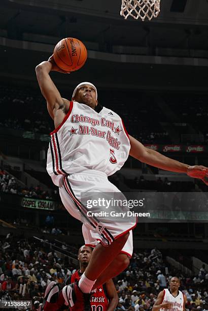 Shannon Brown of the Cleveland Cavaliers drives to the basket during the 2006 Chicagoland All-Star Classic basketball game on July 29, 2006 at the...