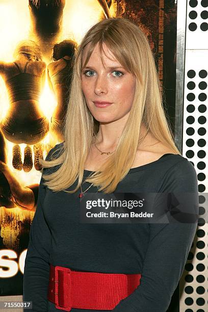 Actress Shauna MacDonald poses during Lionsgate Films promotion for the film "The Descent" July 31, 2006 in New York City.