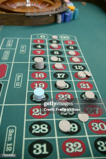 Table. Tap Roulette 82 Roulette Table Top View Stock Photos, High-Res Pictures, and Images ...