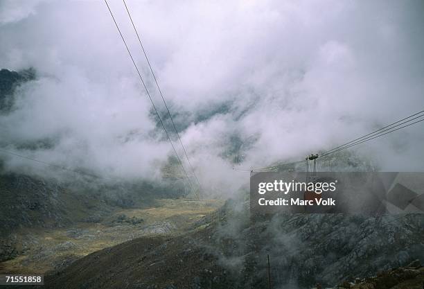 overhead cable car traveling into mist, m?rida, venezuela - mérida venezuela stock pictures, royalty-free photos & images
