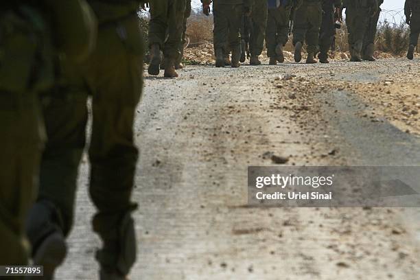 Israeli soldiers move toward the Lebanese border during a mission August 1, 2006 on the Israeli-Lebanese border. Israel has reportedly widened its...