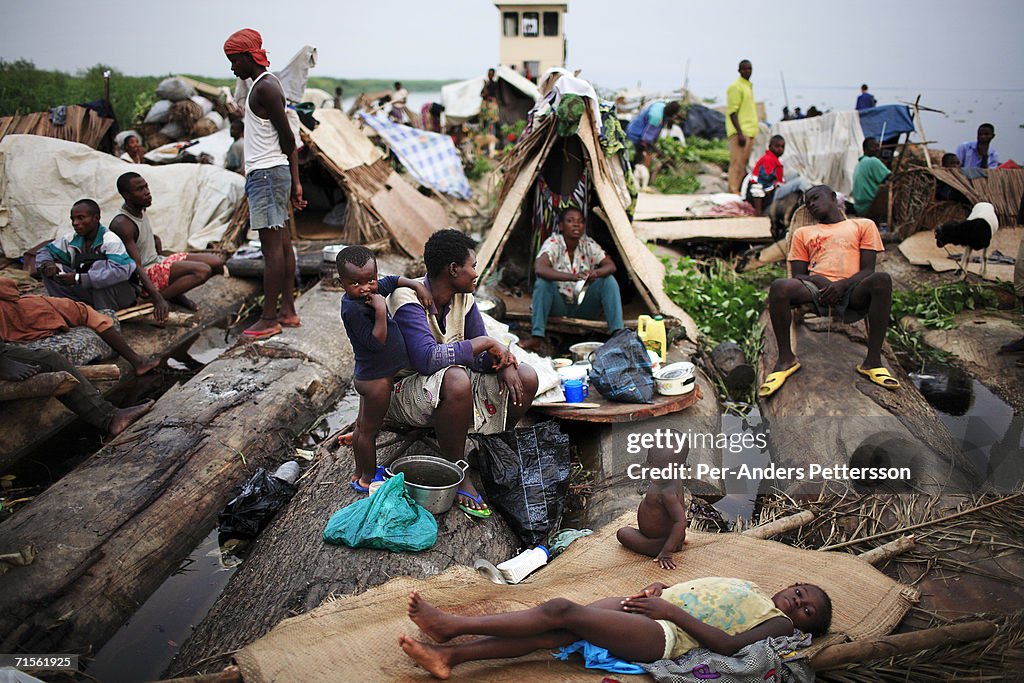Congolese Suffer In Poor Conditions Traveling By Boat