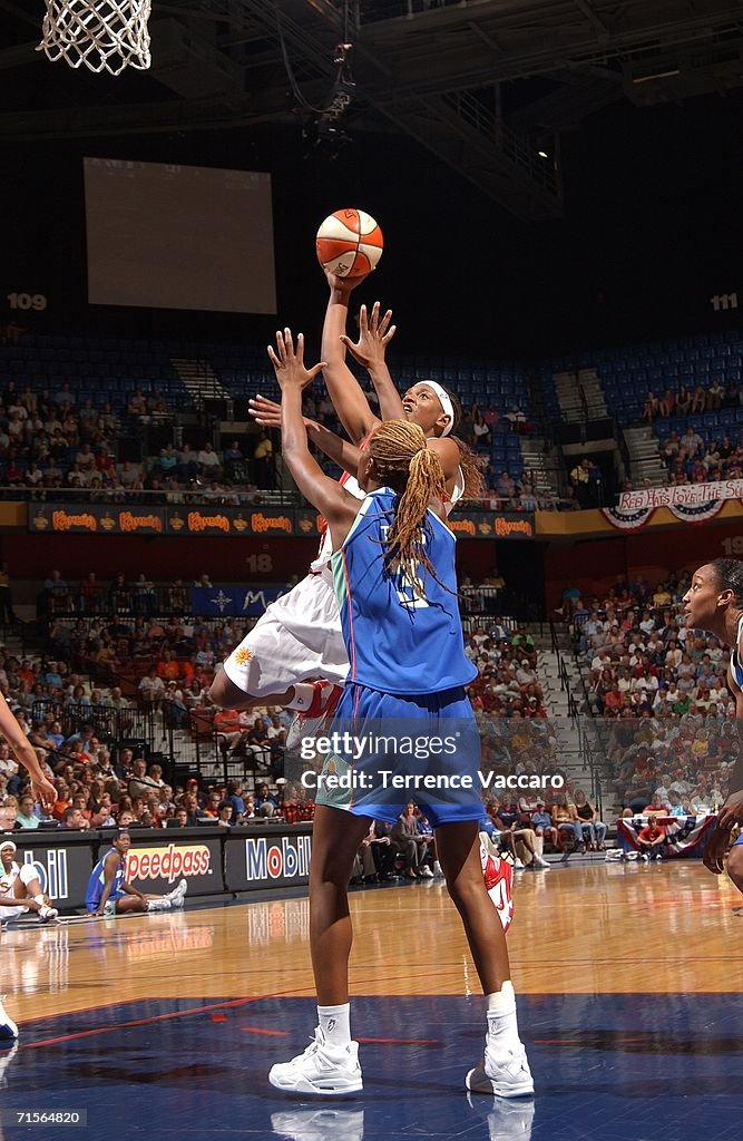 New York Liberty v Connecticut Sun