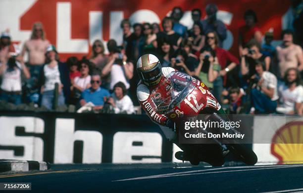 British racing motorcyclist Mike Hailwood riding a Ducati on his way to victory in the Formula One race at the Isle of Man TT races, June 1978.