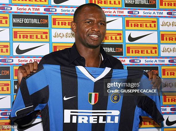 French midfielder Patrick Vieira poses with the Inter Milan's jersey in Appiano Gentile, northern Italy, 02 August 2006. Vieira signed a four-year...