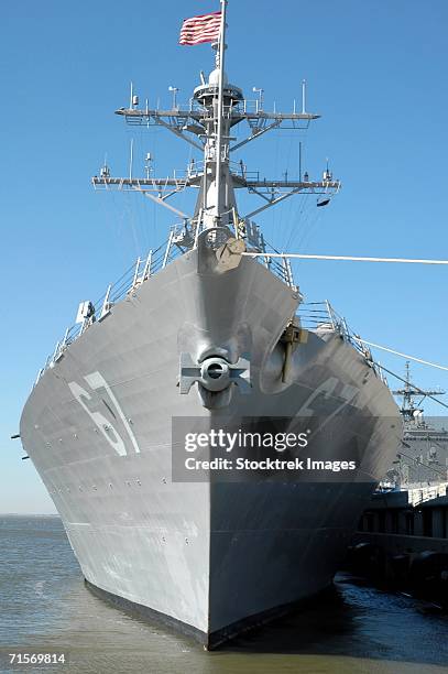 "norfolk, va. (february 5, 2005) ? the guided missile destroyer uss cole (ddg 67) sits moored to a pier in her homeport of naval station norfolk, va." - uss cole stock pictures, royalty-free photos & images