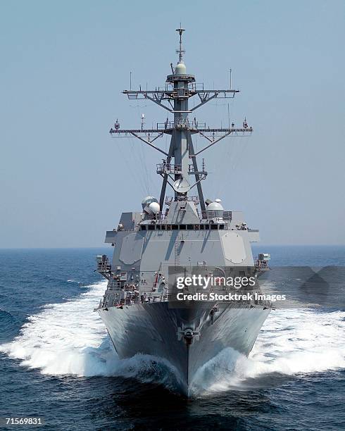 "gulf of mexico (june 27, 2005) ? the pre-commissioning unit guided missile destroyer forrest sherman (ddg 98) underway in the gulf of mexico during sea trial exercises." - military ship 個照片及圖片檔