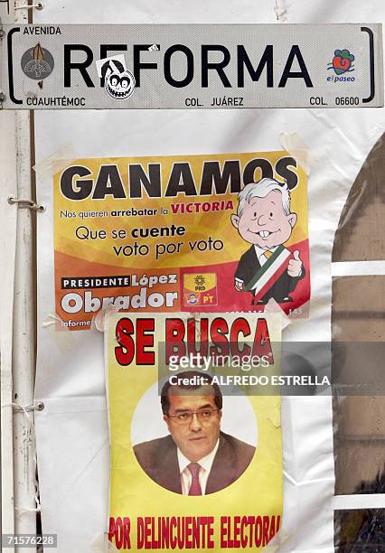 Seguidores de Manuel Lopez Obrador acampan en la avenida Reforma de la capital mexicana el 03 de agosto de 2006, pese a la avalancha de criticas que...