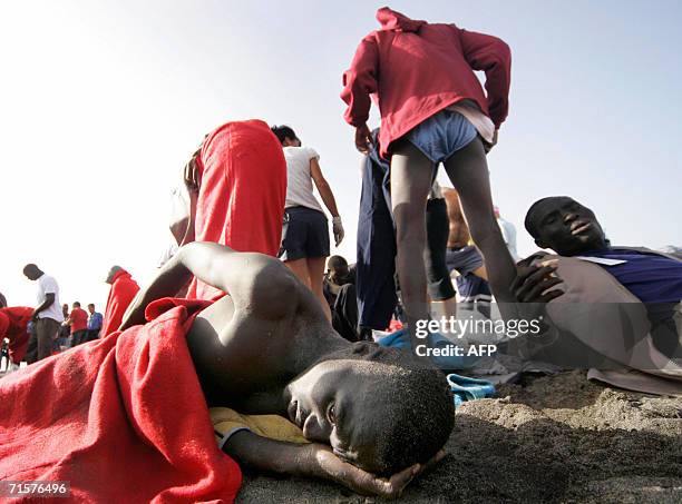 First aid workers and tourists help would-be immigrants on Tejita beach, in Granadilla on the Spanish Canary island of Tenerife, 03 August 2006. More...