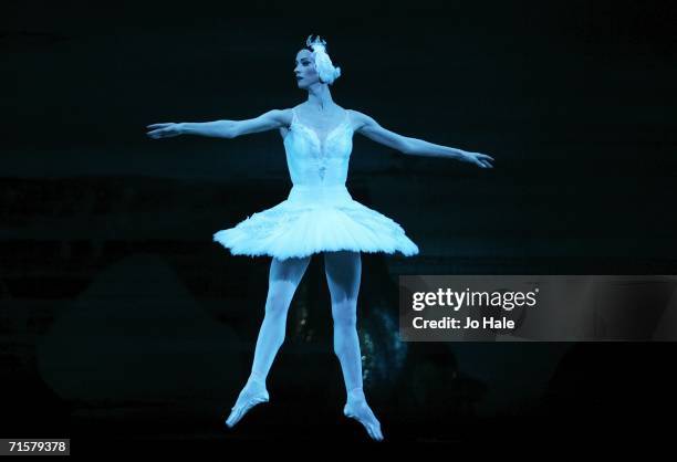 Svetlana Lunkina as Odette of the Moscow Bolshoi Theater Swan Lake Ballet performs at the Royal Opera House in Covent Garden on August 3, 2006 in...