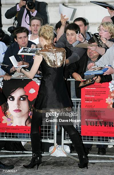 Actress Cate Blanchett meets fans at the UK premiere of "Volver" at Curzon Mayfair on August 3, 2006 in London, England.