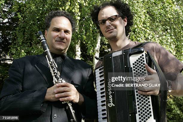 Avec David Krakauer, la musique klezmer se metisse et retrouve l'Europe" - Us klezmer clarinettist David Krakauer poses with Canadian hip-hop singer...
