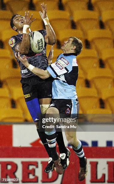 Manu Vatuvei of the Warriors takes the high ball during the round 22 NRL match between the Warriors and the Cronulla-Sutherland Sharks at Ericsson...