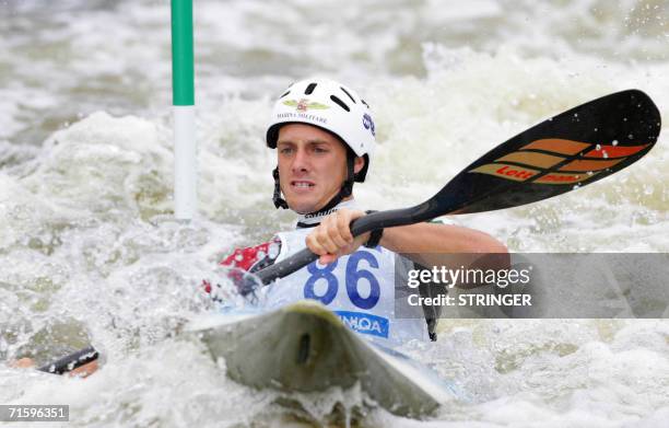 Prague, CZECH REPUBLIC: Italy's Stefano Cipressi competes in the K1 men race at the ICF Canoe/Kayak Slalom Racing World Championships 2006 in Prague...
