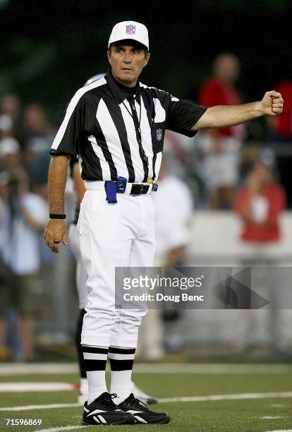 Referee Peter Morelli prepares to start a play as the Oakland Raiders take on the Philadelphia Eagles in the AFC-NFC Pro Football Hall of Fame Game...