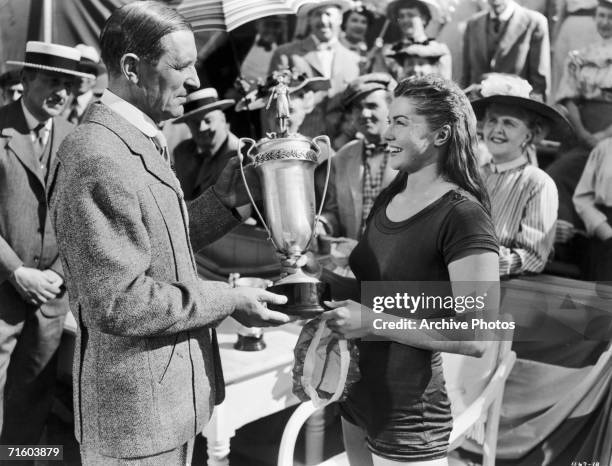 American actress Esther Williams stars in the MGM film 'Million Dollar Mermaid', a biopic of Australian swimmer Annette Kellerman, directed by Mervyn...