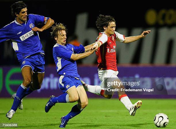 Tomas Rosicky of Arsenal tussels for the ball with Zoran Mamic and Luka Modric of Zagreb during the UEFA Champions League Qualification third round...