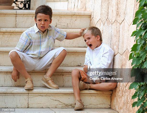 Spanish Royals Froilan and Pablo Nicolas Urdangarin sit on the steps during a photocall at Marivent Palace on August 6, 2006 in Mallorca, Spain.