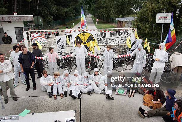 Around 150 activists of Mother Heart that blocked the entrance of Kleine-Brogel nuclear base in Peer 09 August 2006, marking the 61st anniversary of...