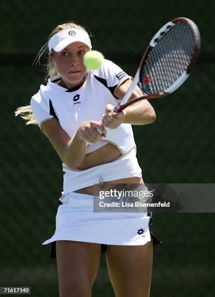 Alona Bondarenko of the Ukraine hits a backhand against Anna Chakvetadze of Russia on Day 3 of the JPMorgan Chase Open on August 9, 2006 at Home...